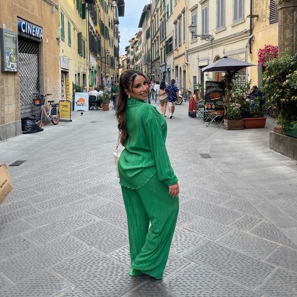 Women’s Set - Picture 2 of 2